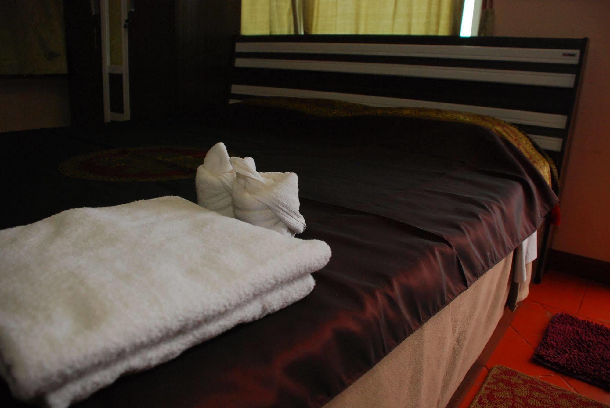 Hotel The Phen House Hua Hin Esterno foto